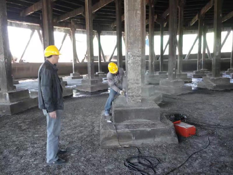 大港路面修補工程與界面劑應(yīng)用 地坪界面劑生產(chǎn)的重要性